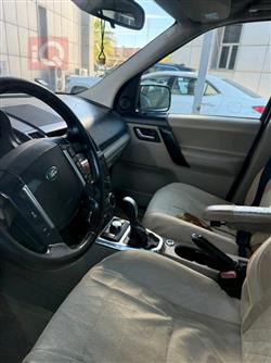 لاند روفر LR2